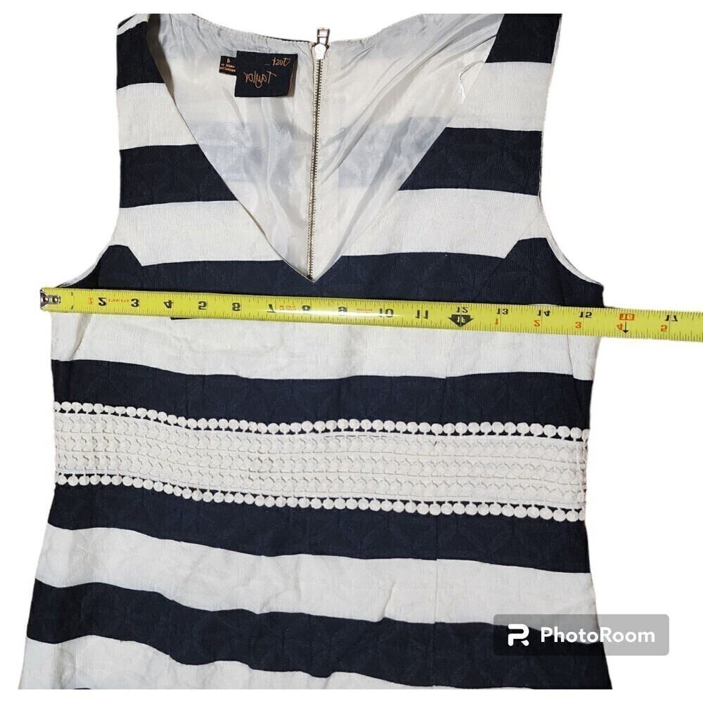 Just Taylor Just TaylorClassic and Timeless Black and lvory Striped V-Neck 4 - Picture 2 of 12